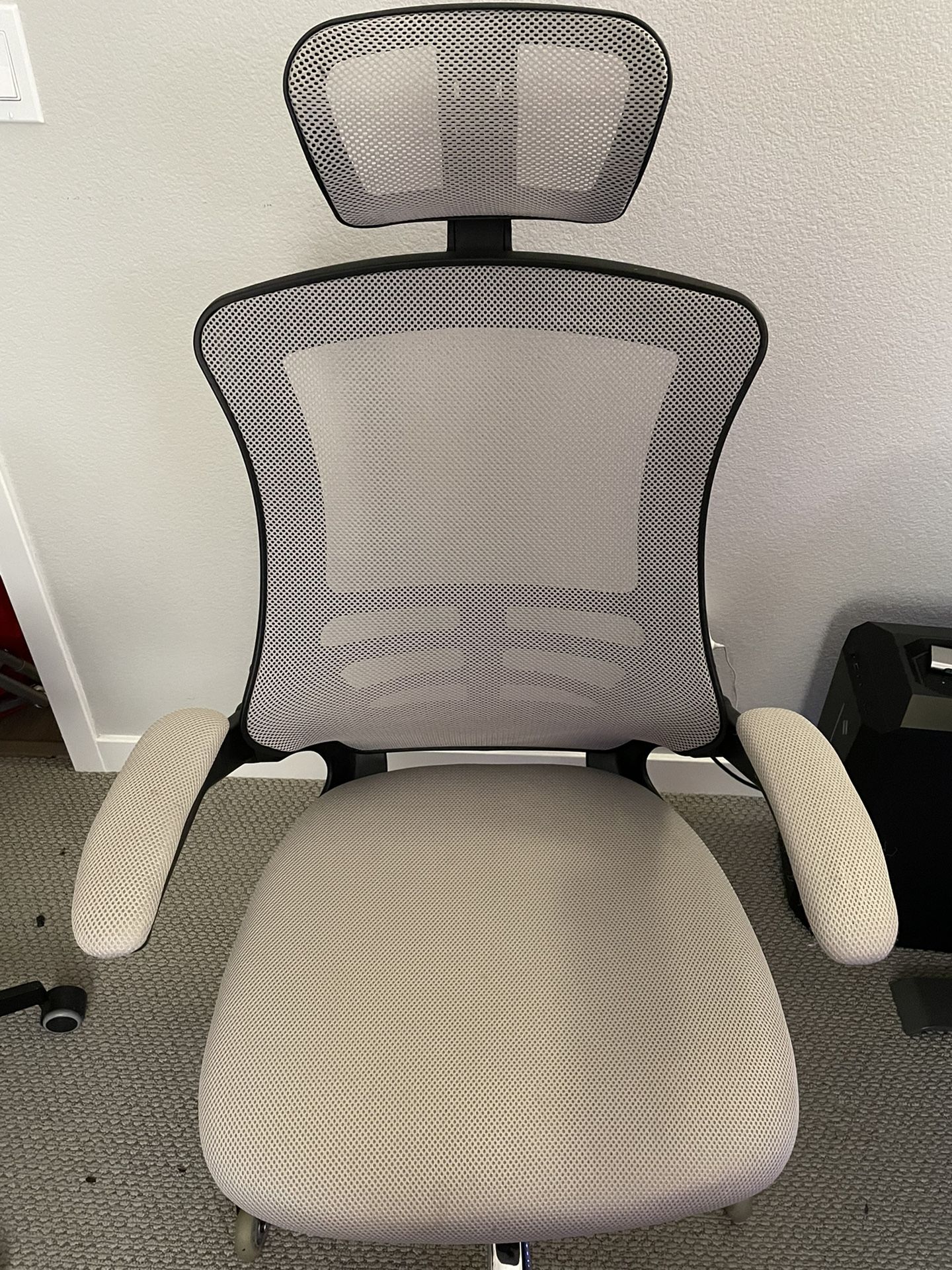 Modern High Back Mesh Executive Chair With Headrest And Flip Up Arms. Color: Silver Grey