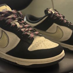 Nike Dunks - Womens 7