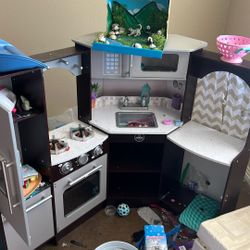 Free - Kids Play Kitchen