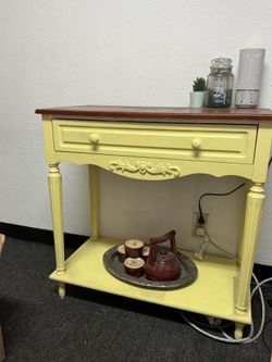 Unique point wall table 