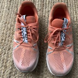 On Cloud Surfer Running Shoe