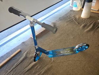 Razor A5 Lux Kids Kick Scooter