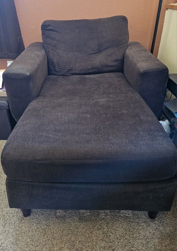 Chaise Chair FREE CURB ALERT