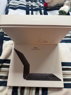 iPad Air 13 inch + Magic Keyboard/ case