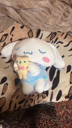 Cinnamon roll sleeping plushie New