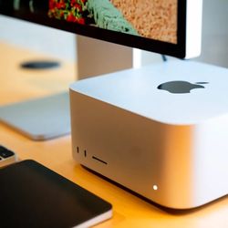 2022 Mac Studio M1 Max 10 Core CPU 24Core GPU 32GB Memory 512GB Storage