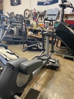 Life Fitness CLSX Integrity Elliptical (Delivery Included)