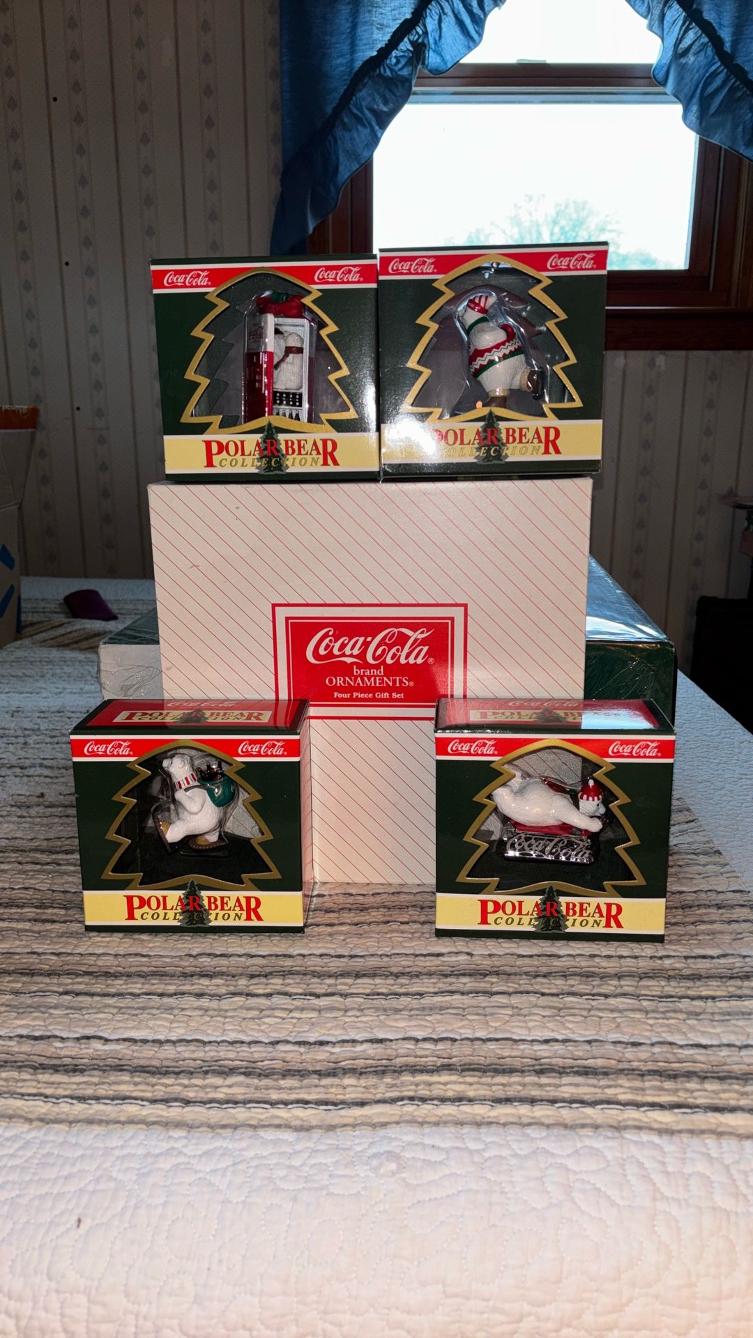 Coca Cola Polar Bear 4 Piece Ornament Gift Set Never Opened