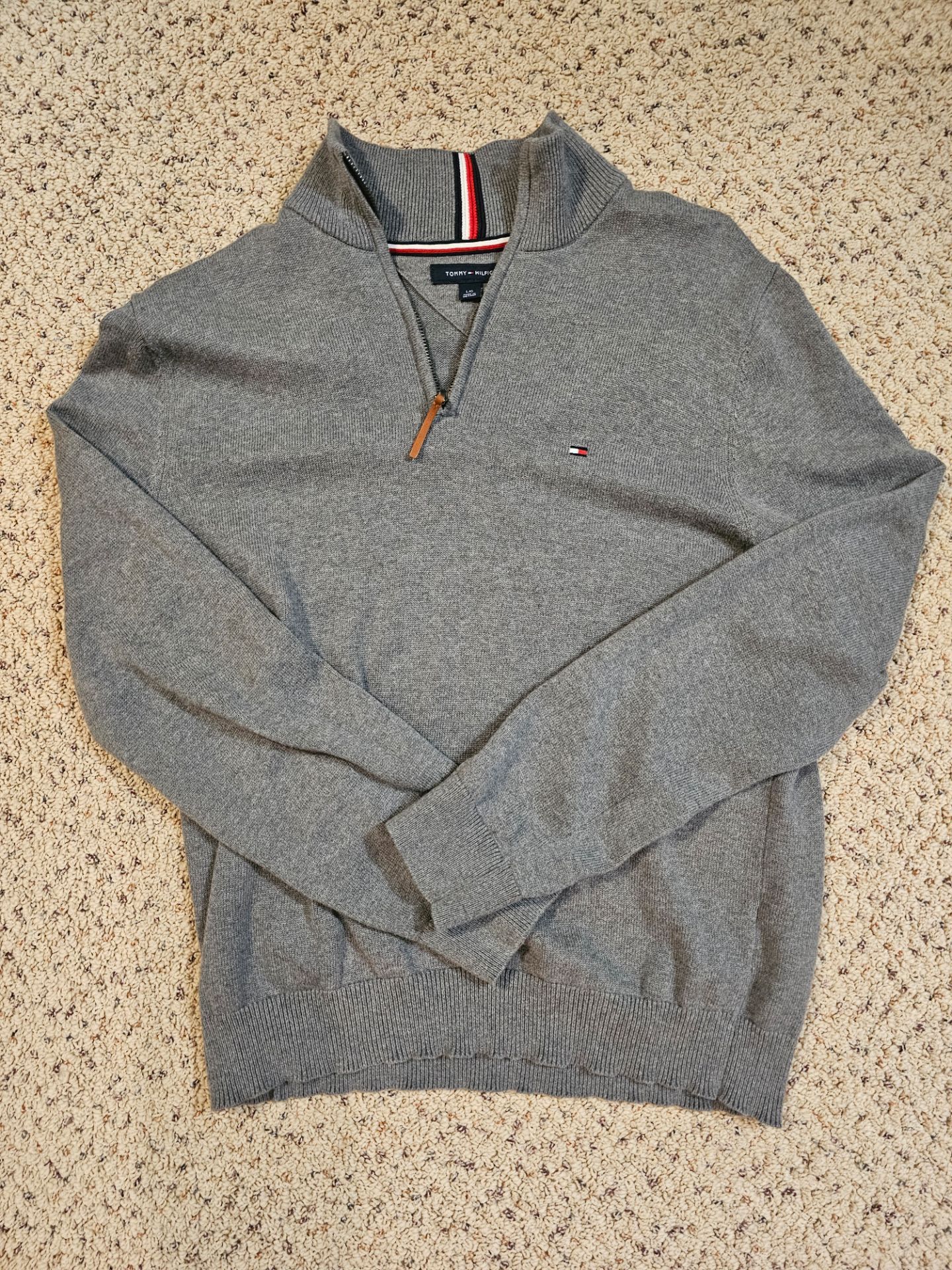 Tommy Hilfiger Men’s Grey Quarter Zip Size L, Great Condition