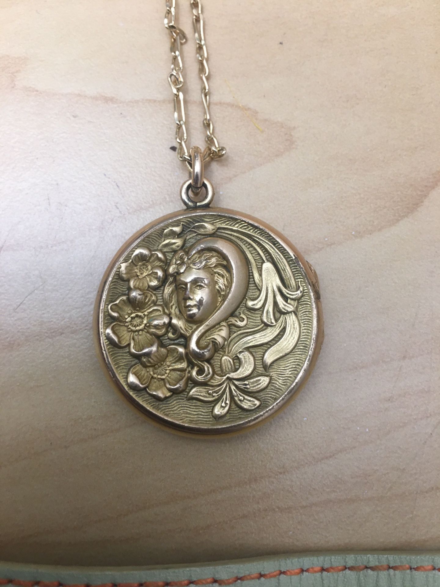 Gold Chain 32” Pendant Storage Antique