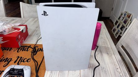 PlayStation 5 plus 2 controllers
