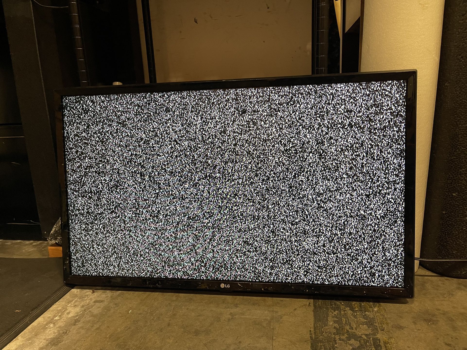 LG 32-in 720P HD LCD 60Hz Smart TV