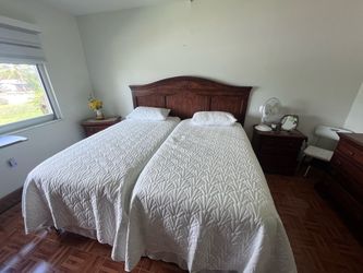 2 twin beds