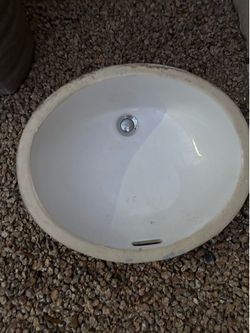 TOTO 19” x 15” round white sink