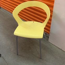 MCM Fiberglass Chair.      1960’s.    Great Condition        ON SALE NOW        Reduced Again 