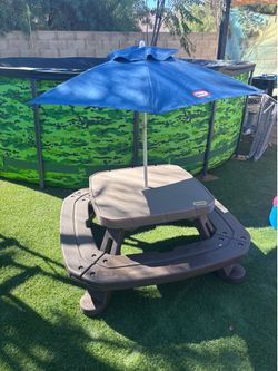 Little Tikes large Picnic Table with Umbrella