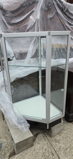 Silver Glass Corner Display