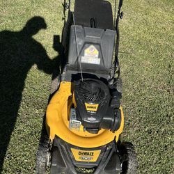 Dewalt Gas Self propelled Mower