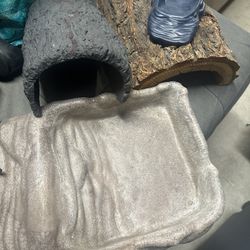 Animal Thrive Wood and Metal Hides, Food And Water Bowls 