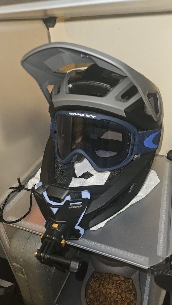 Fox ProFrame + Oakley Goggle Combo