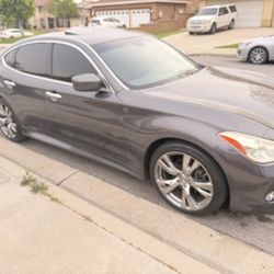 2011 Infiniti M56s