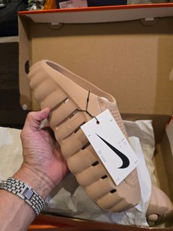 NIKE.MIND SLIDES SIZE 13
