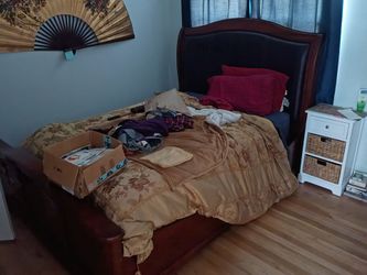 Very nice Queen size bed and frame. With Full size mattress. Have a queen size mattress if necessary first come first serve. Easy to put together.