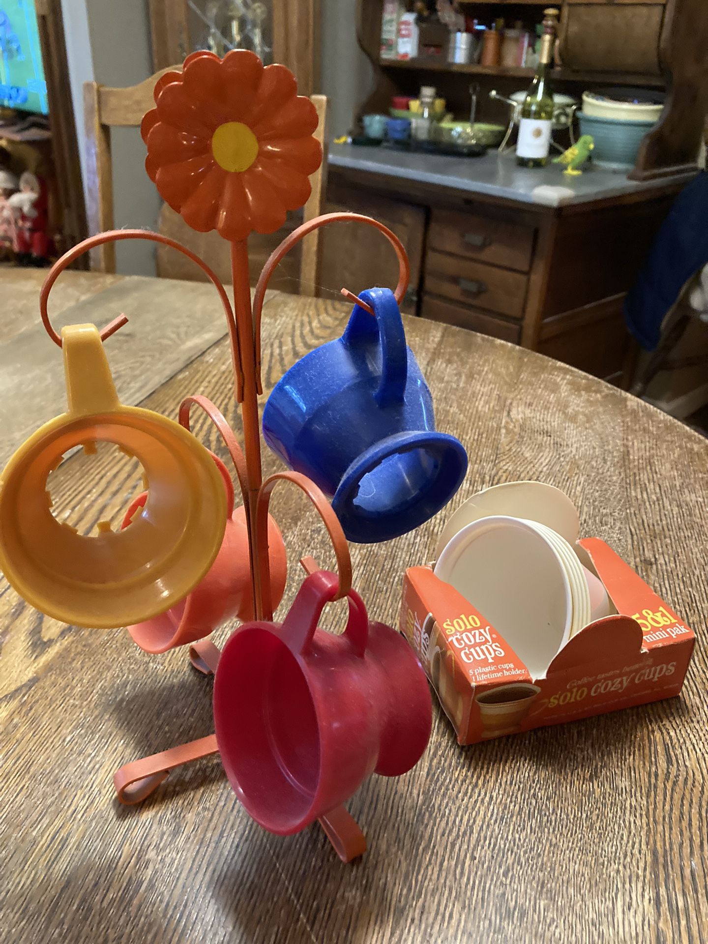 Vintage cozy Cups And Hanger 1970s