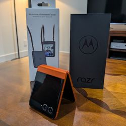 Motorola Razr 2024 // Unlocked - Original Box and OEM Case