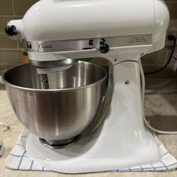 KitchenAid Stand Mixer w/ Accessories 