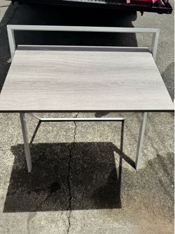 Foldable desk and gaming chair bundle!