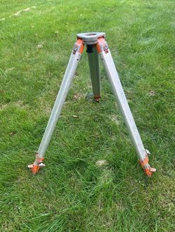 Japanese Aluminum Surveying Tripod - 5/8"-11 Thread Mount for Auto Level / Laser Level⁠