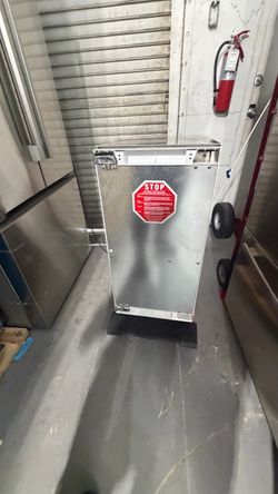 SCOTSMAN 18ā ICE MAKER ā LIKE NEW MSRP: $5,000+ š„ PRICE TODAY: $1,999 Brand: Scotsman Model: SCCP30MA-1SU Size: 30ā Condition: Like New Store Warra
