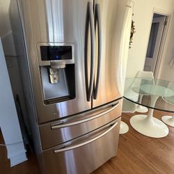 Samsung Gold Series French Door  Refrigerator With Two Drawers, Door Ice  And Water Dispenser.  PERFECT WORKING CONDITION!