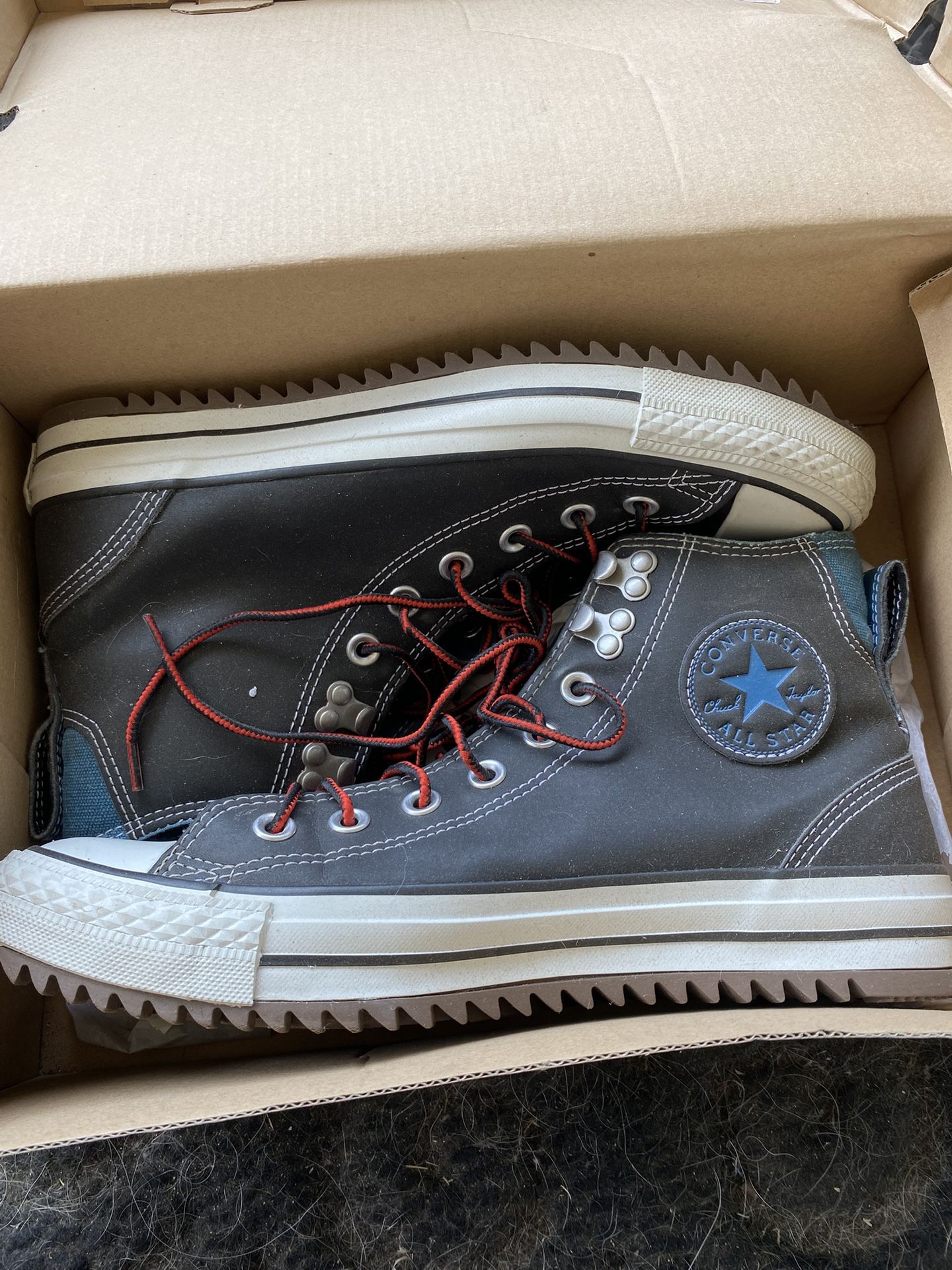 All Stars Men’s Converse Size 8