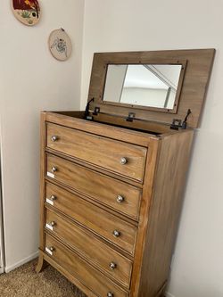 Gavetero con Espejo- Dresser with Mirror