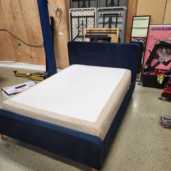 Full bed with memory foam mattress