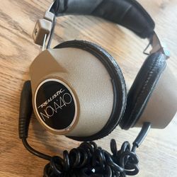 Realistic NOVA 40 Stereo Headphones Retro Vintage Full Range DJ Stereo