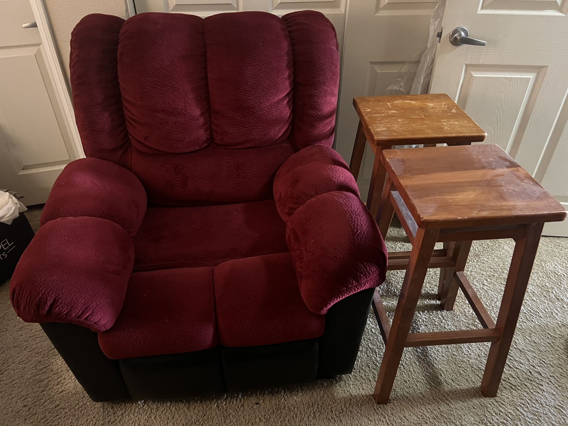 Electric Recliner Char & 2 Bar stools
