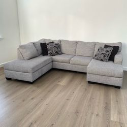 GREY SECTIONAL COUCH SOFA *** FREE DELIVERY ***