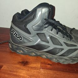 Men's Fila Gym Shoes Size 13