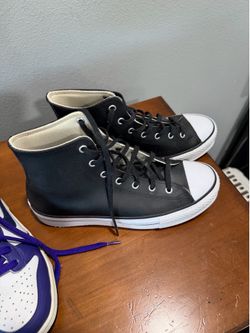 Woman’s converse 7