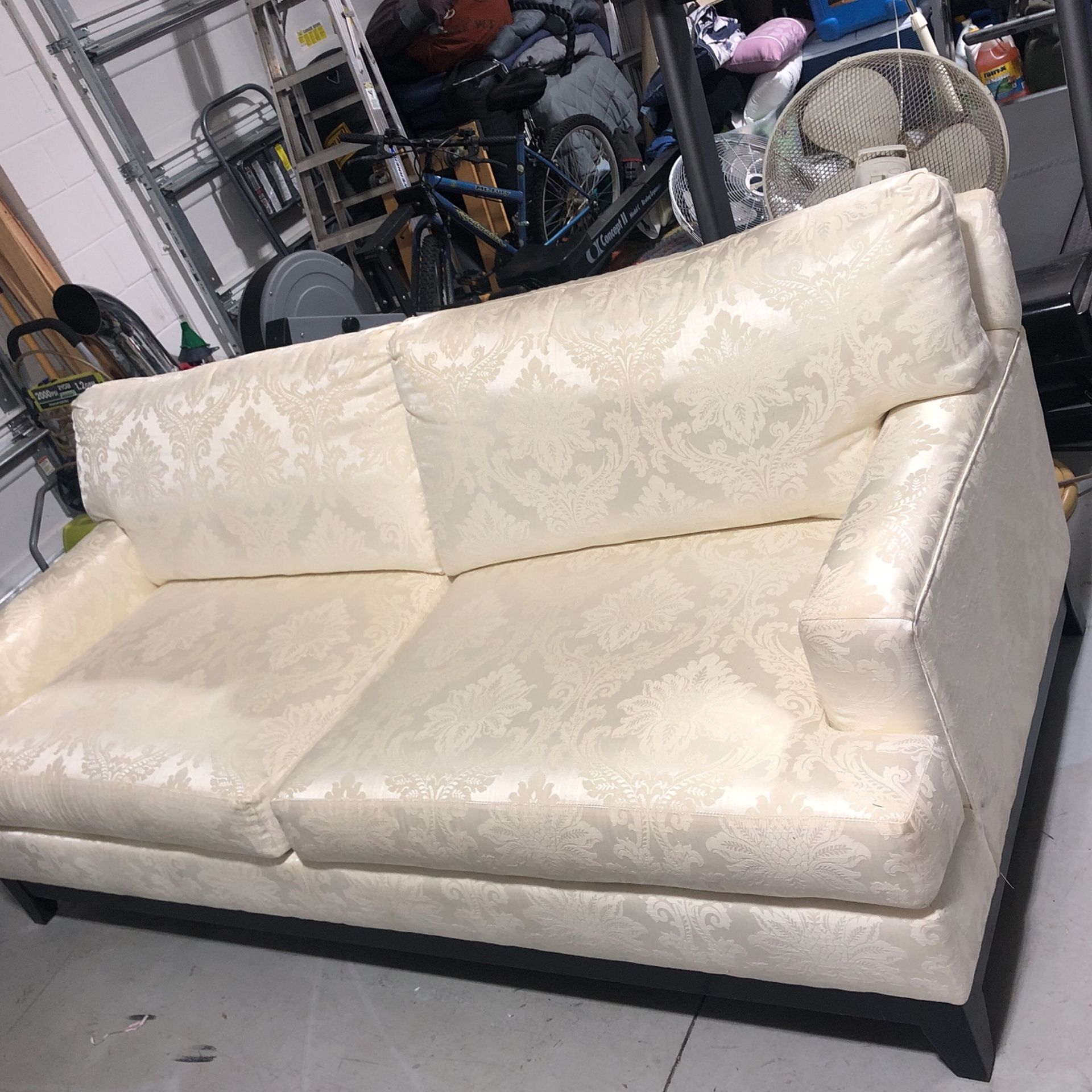 White Couch From Friends Set In Orlando