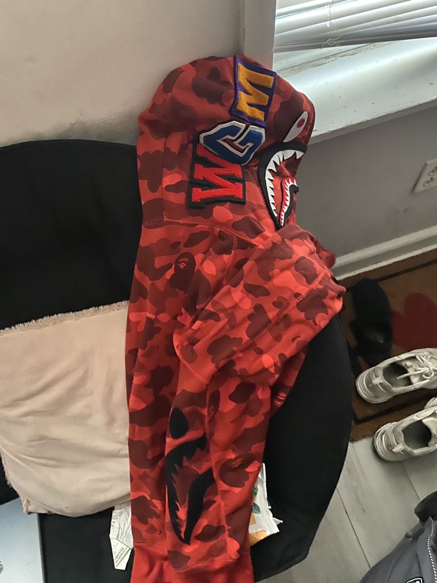 Bape hoodie size m still have receipt paid 500$ I will take 450$