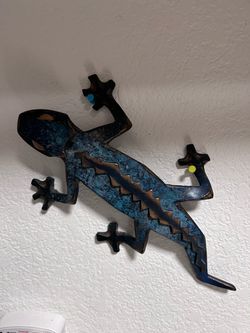 Cute lizard for wall ceiling plant