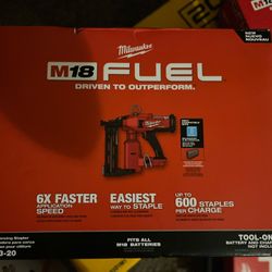 M18 Fuel Utility Fencing Stapler 