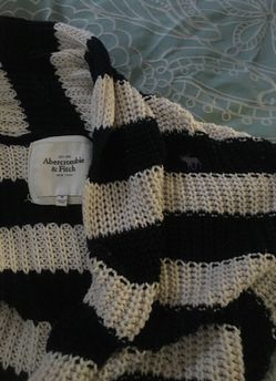 Abercrombie and Fitch short sleeve poncho sweater size medium