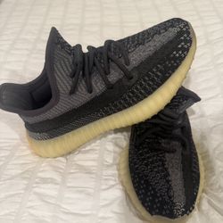 Yeezy 350 Men’s 4/ Womens