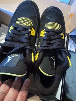 Nike Air Jordan 4 Retro "Thunder”