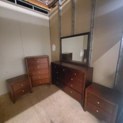 5 Drawer Dresser for sale